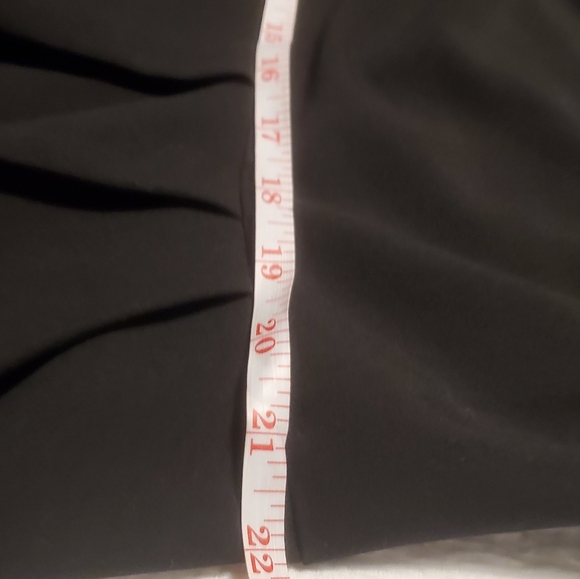 LBD WITH POCKETS! - Picture 7 of 7